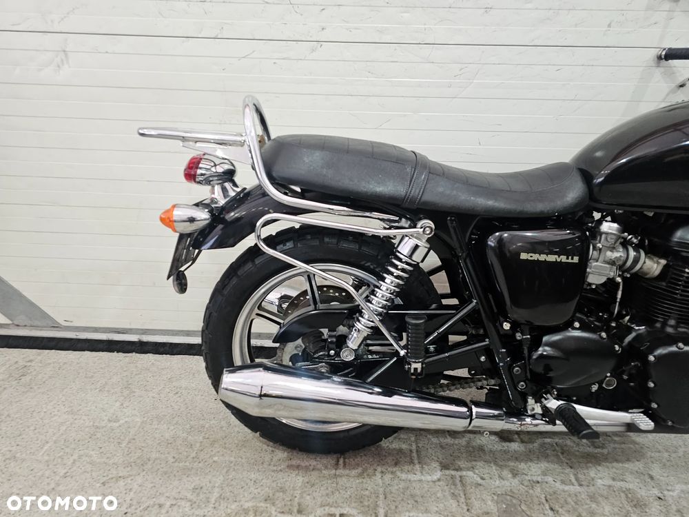 Triumph Bonneville - 15