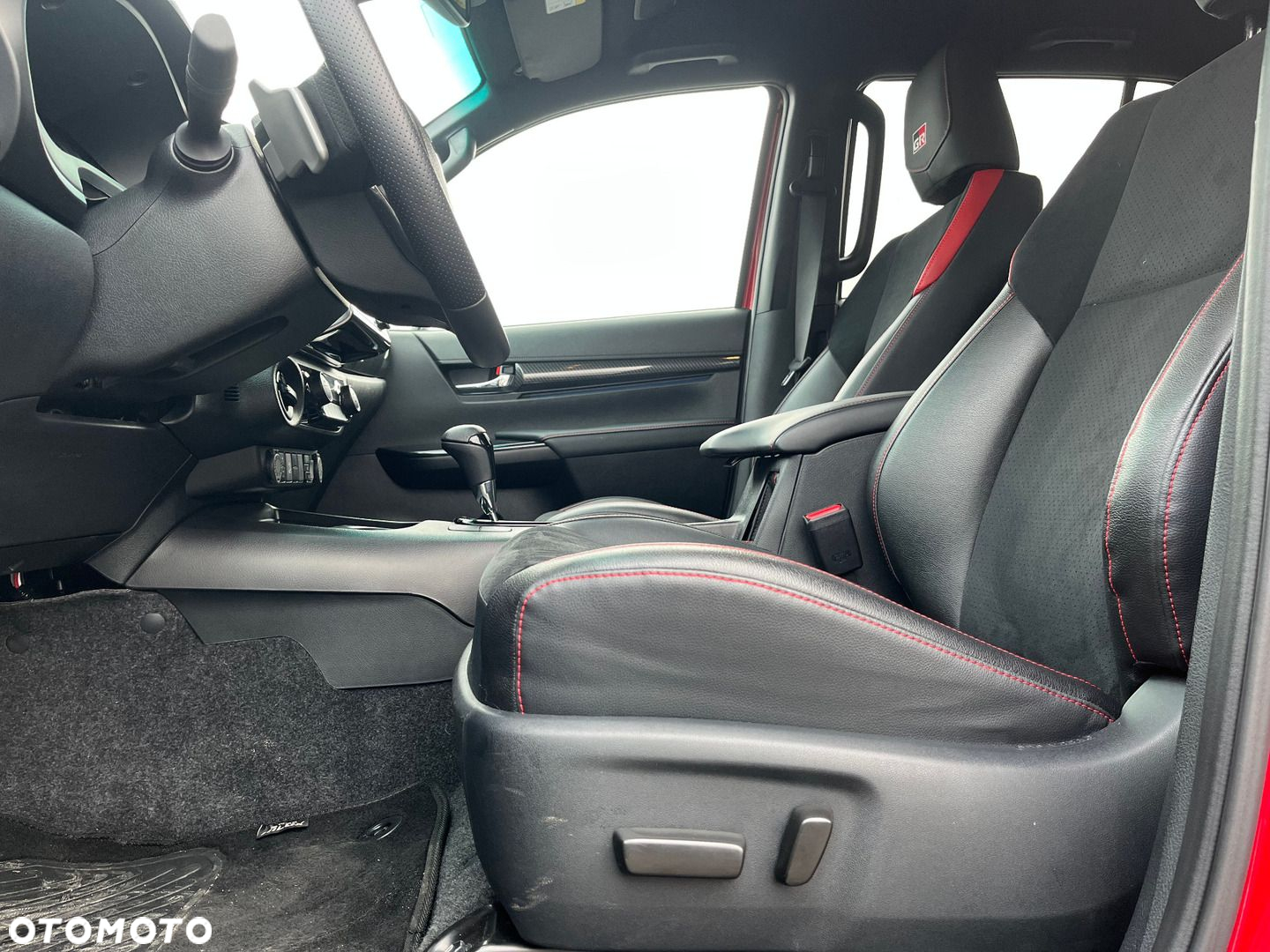 Toyota Hilux 2.8 D-4D Double Cab GR Sport 4x4 - 26