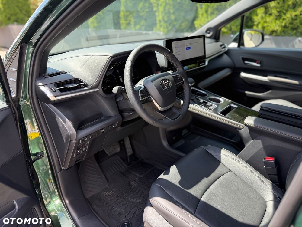 Toyota Sienna - 16