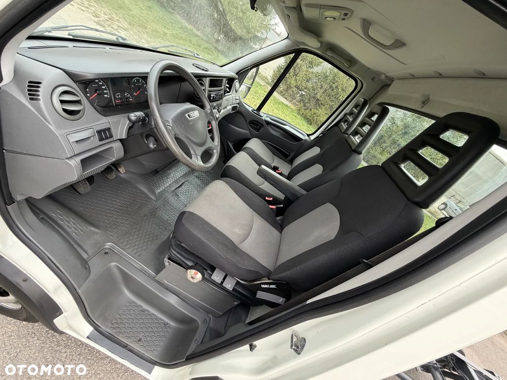 Iveco 35C15 * 3.0 / 150KM * Rama do zabudowy * Rozstaw osi: 4.1m * Koła bliźniacze * - 27