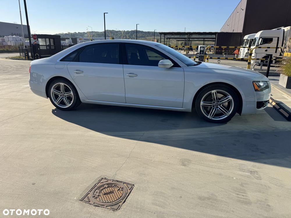 Audi A8 2013 photo 2