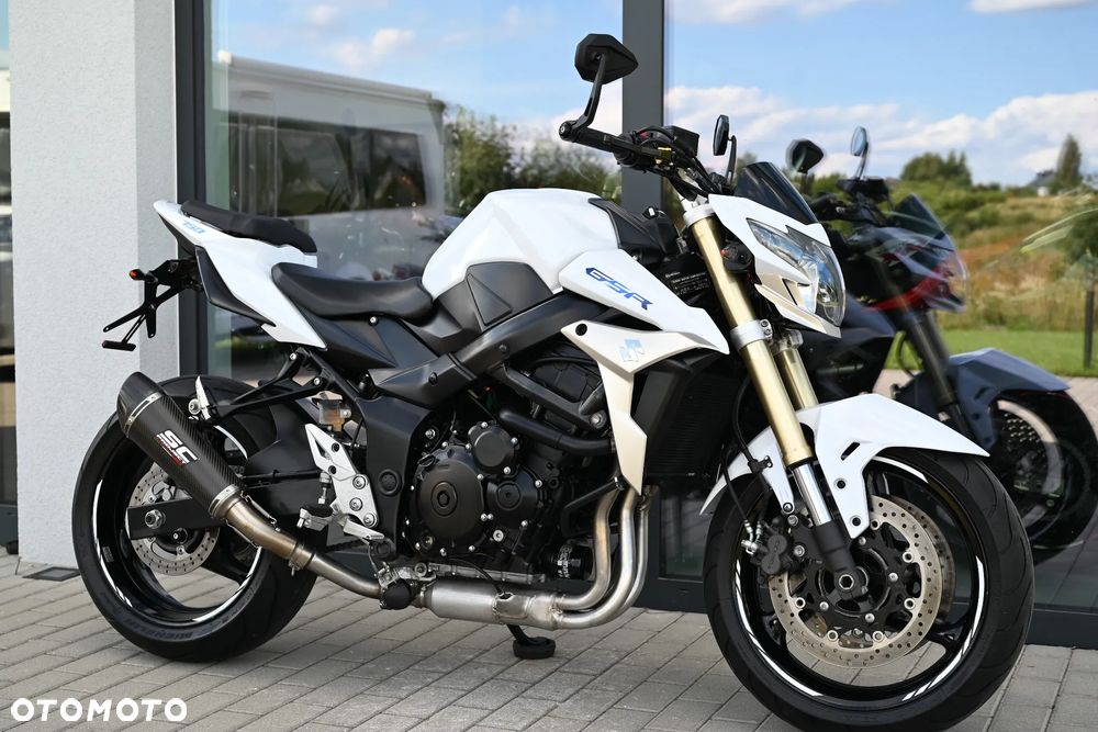 Suzuki GSR - 41