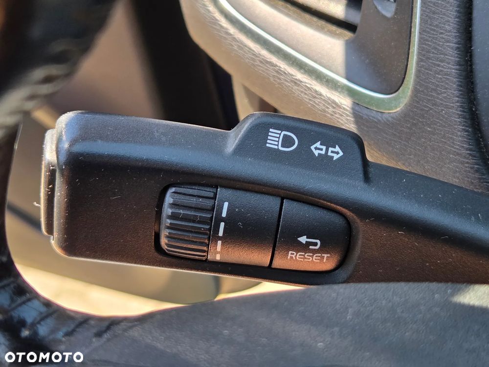 Volvo V40 D4 Drive-E Momentum - 32