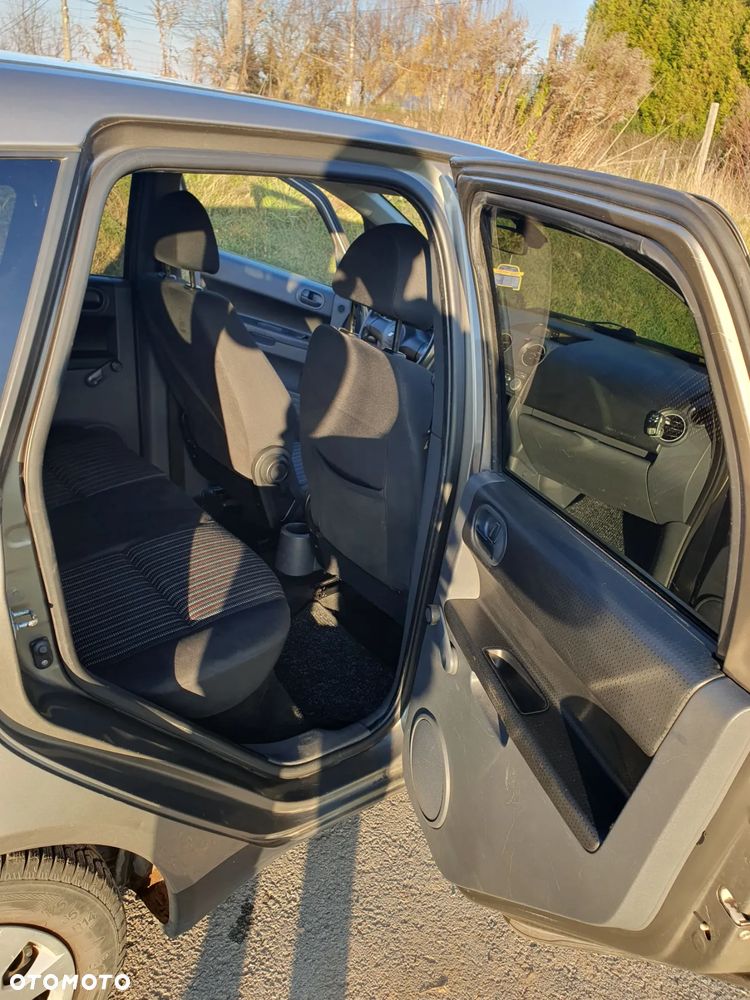 Mitsubishi Colt - 16