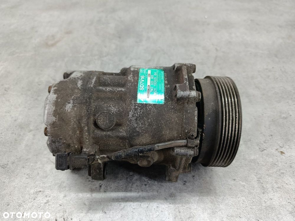 SPRĘŻARKA KLIMATYZACJI VW GOLF III 7M3820803  YM2H19D629BA  SD7V16  SANDEN - 3