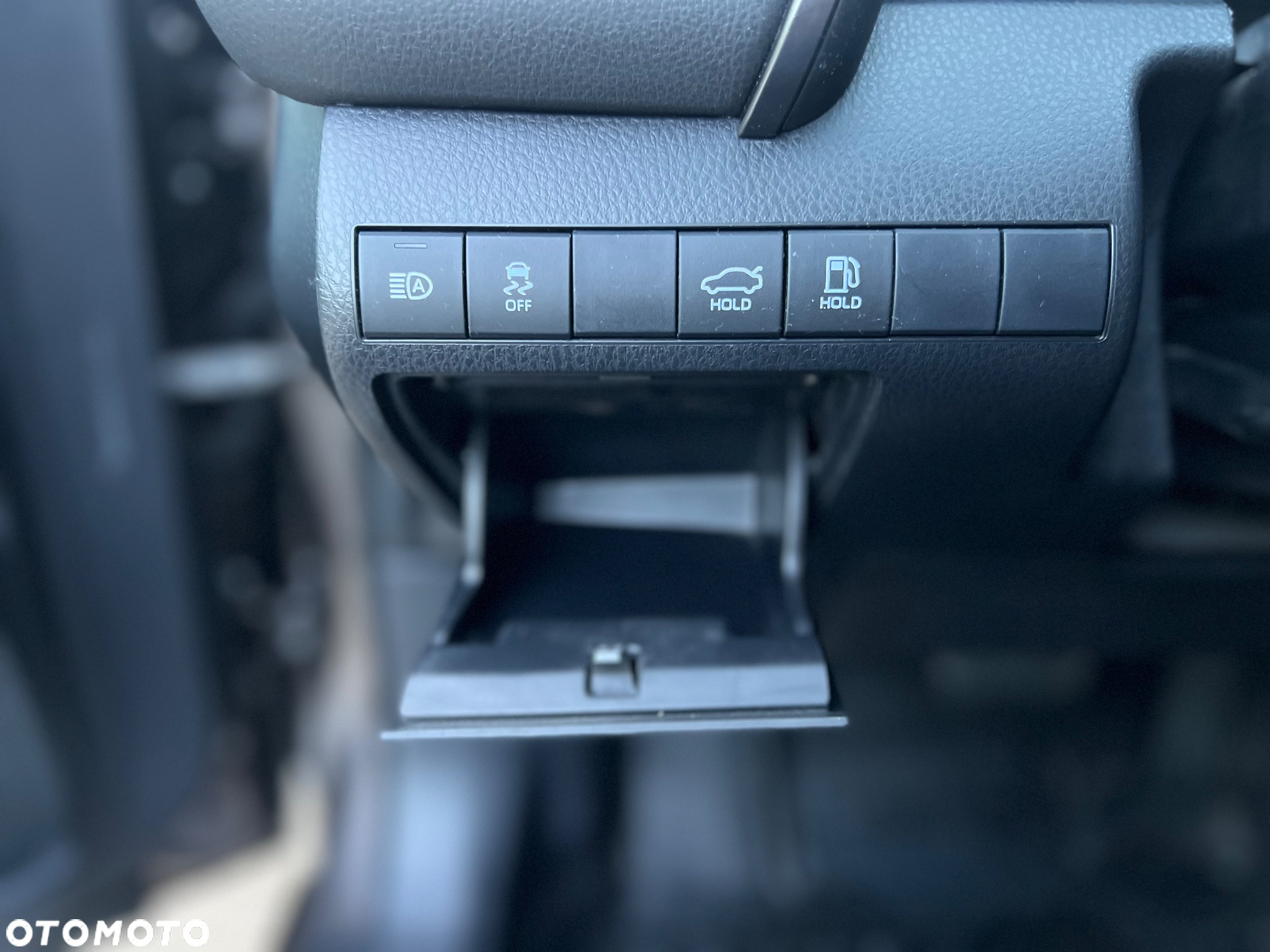 Toyota Camry 2.5 Hybrid Comfort CVT - 30