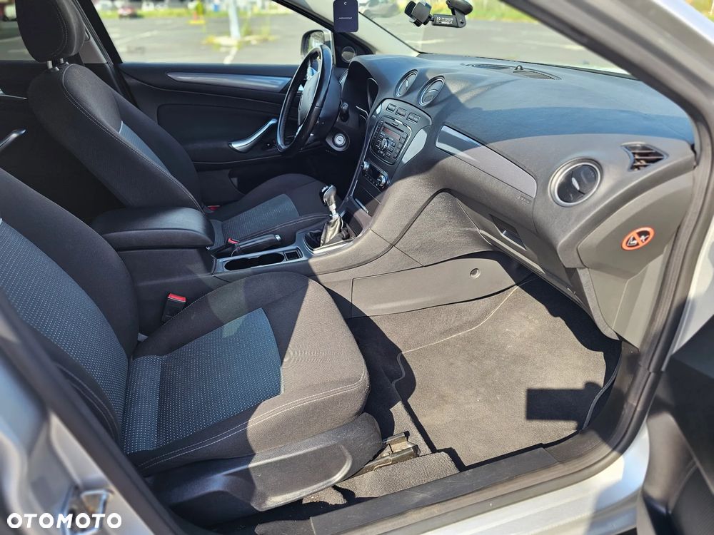 Ford Mondeo 2.0 TDCi Ambiente - 24