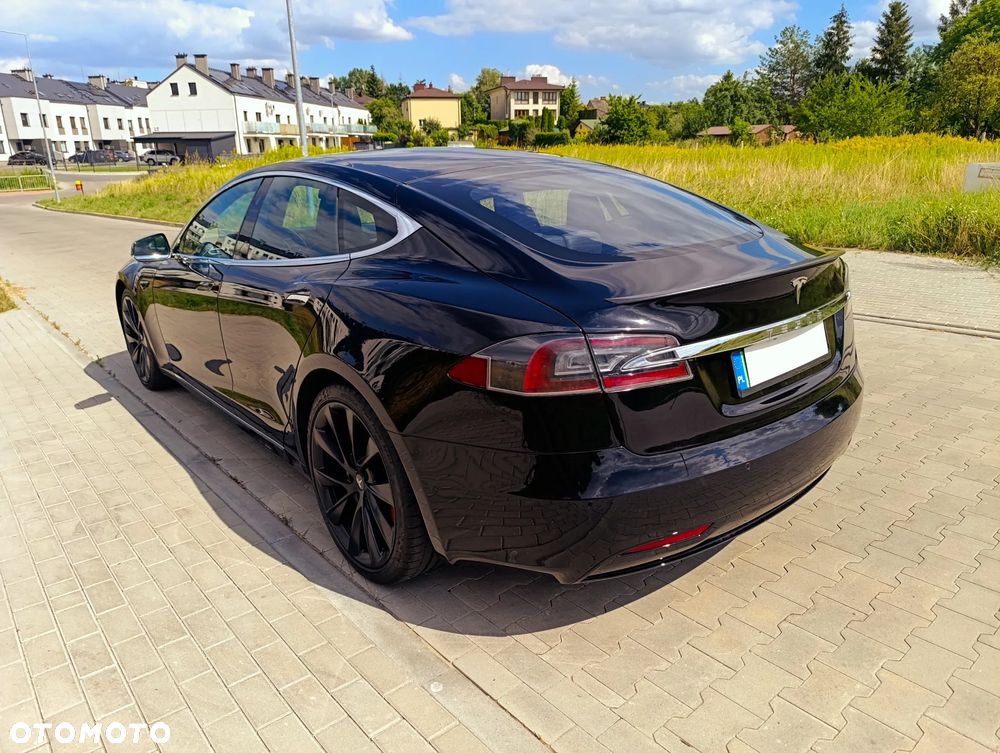 Tesla Model S - 17