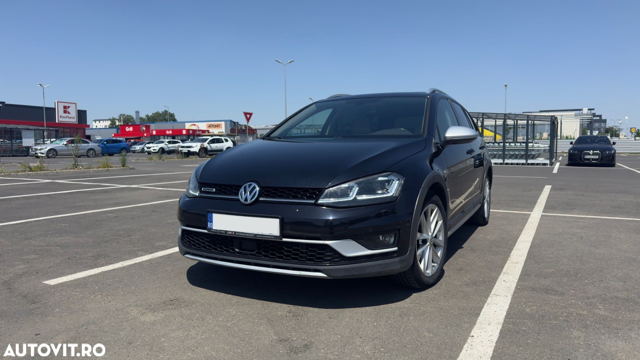 Volkswagen Golf - 1
