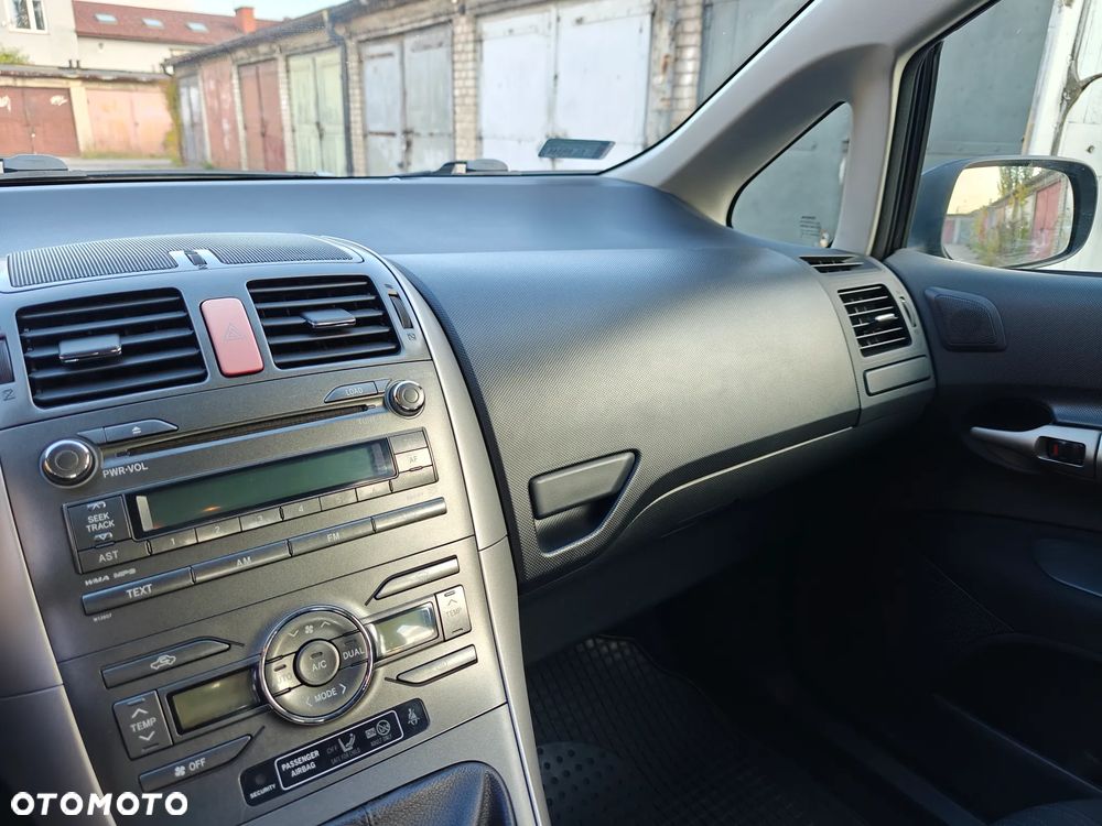 Toyota Auris 2.0 D-4D Prestige - 22
