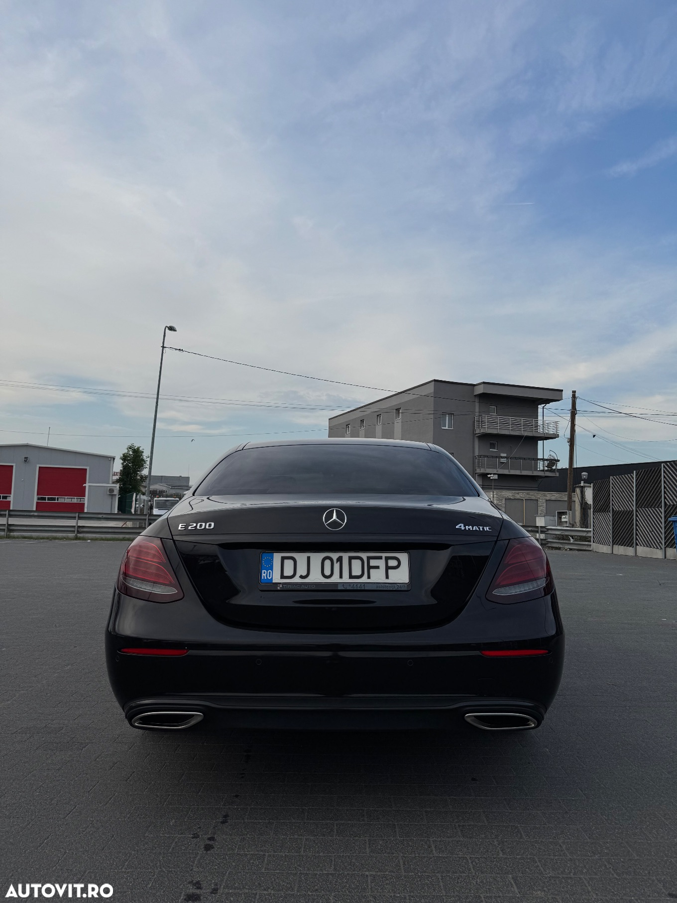 Mercedes-Benz E 200 4MATIC Aut. - 4