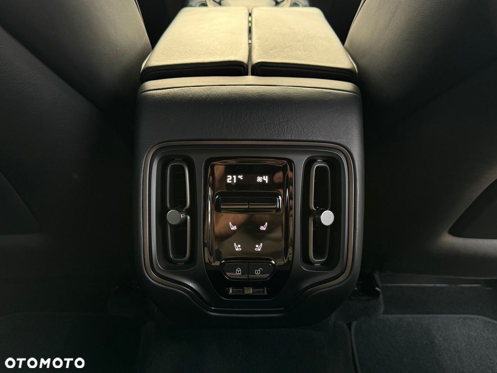 Aston Martin DBX - 13