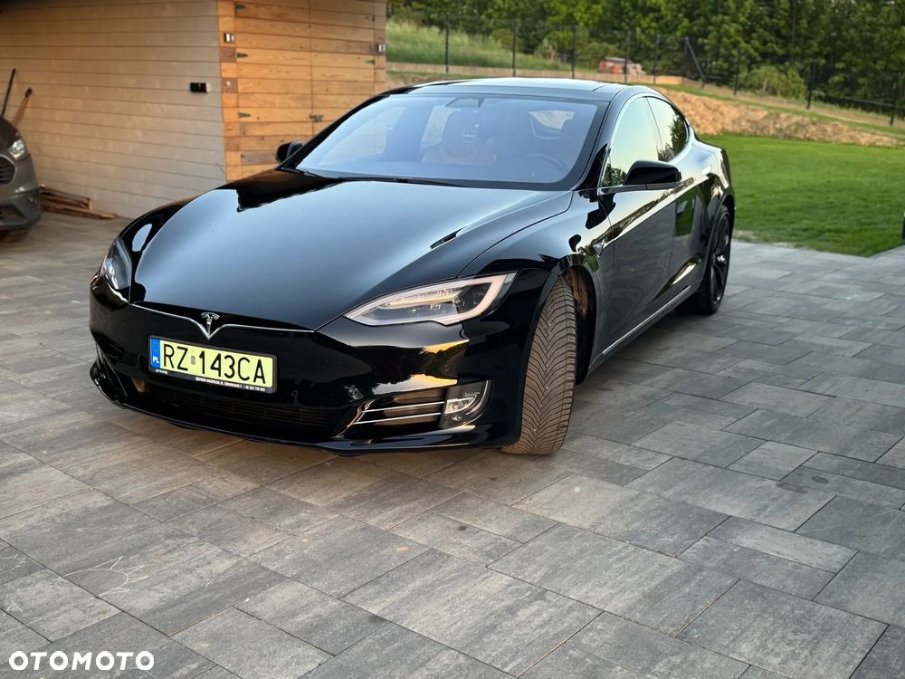 Tesla Model S - 8