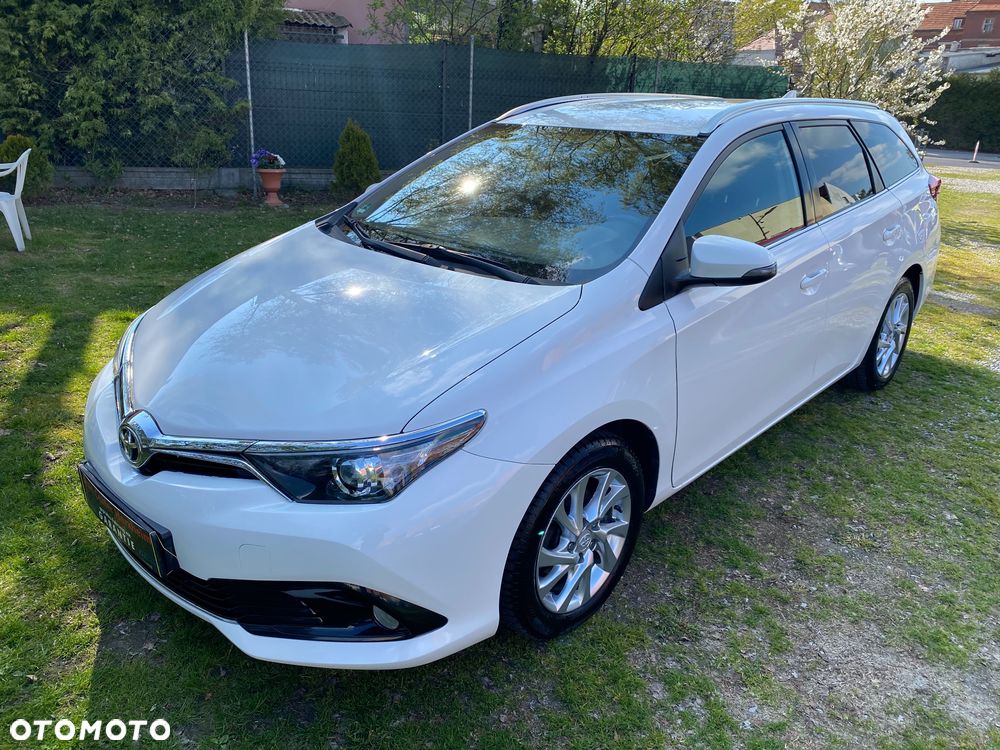 Toyota Auris 1.6 Valvematic Executive - 4