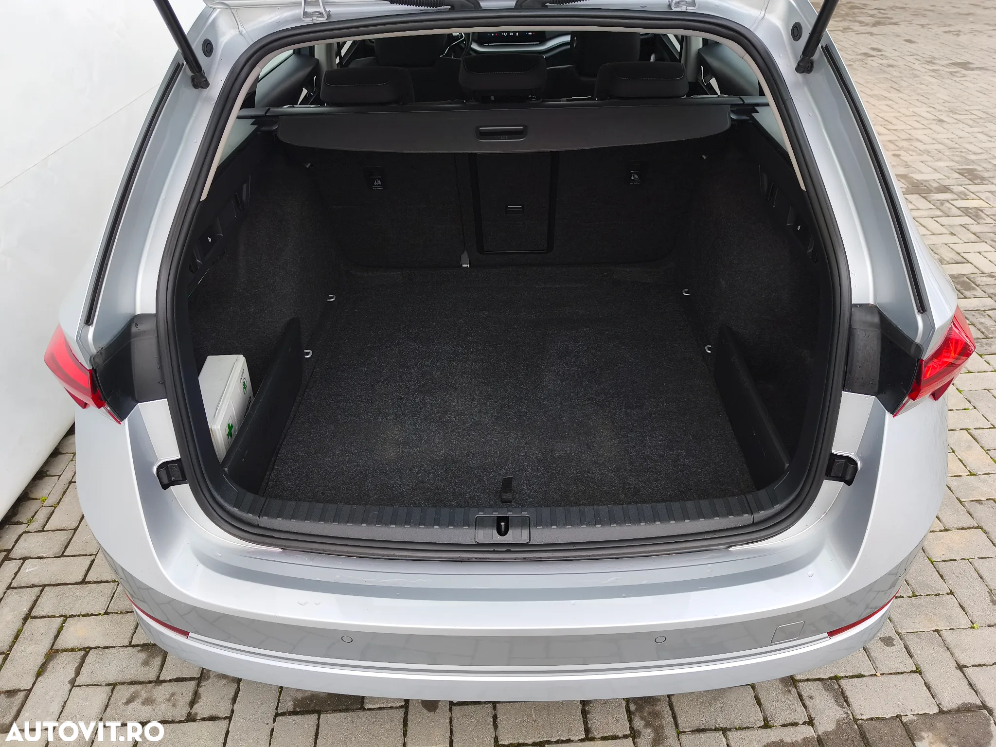 Skoda Octavia Combi 2.0 TDI DSG Exclusive - 10