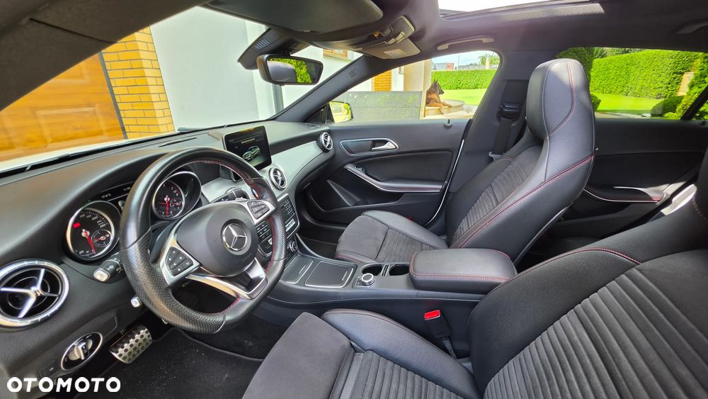 Mercedes-Benz CLA 200 7G-DCT AMG Line - 25