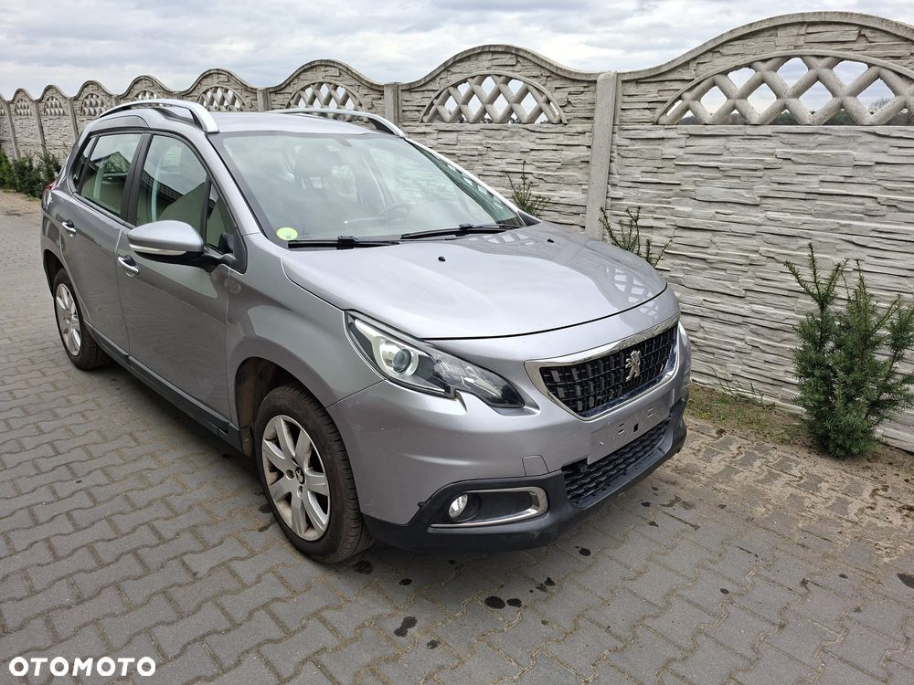 Peugeot 2008 BlueHDi 100 STOP & START Style - 11
