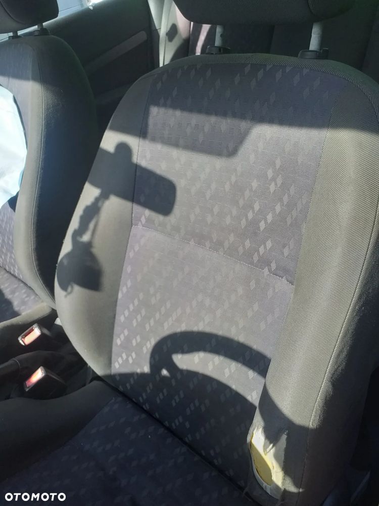 Auto na części - Ford Focus diesel Silnik Skrzynia Drzwi Maska Klapa Błotnik Zderzak Lampa Szyba Klamka Lusterko Deska Kokpit - 13