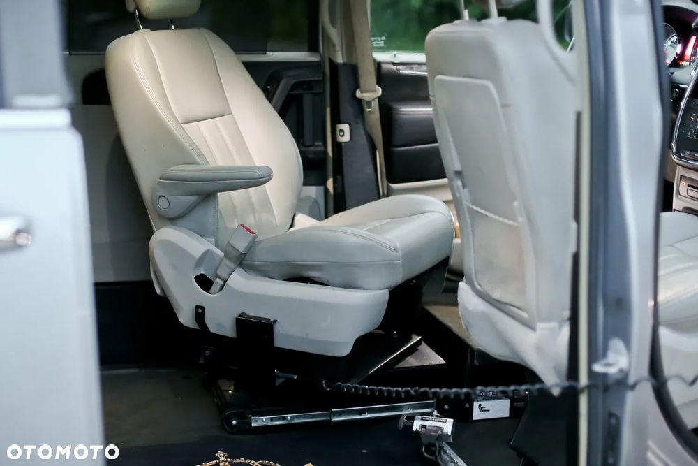 Chrysler Town & Country 3.6 Limited - 14