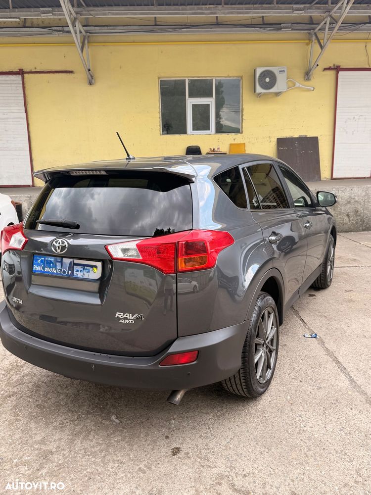 Toyota RAV4 2.2 D-4D Luxury - 9