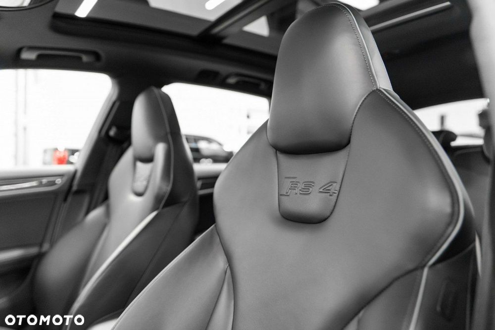 Audi RS4 Avant Avant S tronic - 36