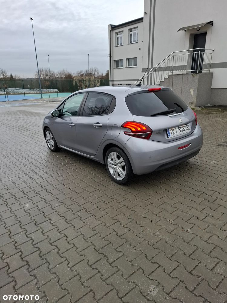 Peugeot 208 - 15