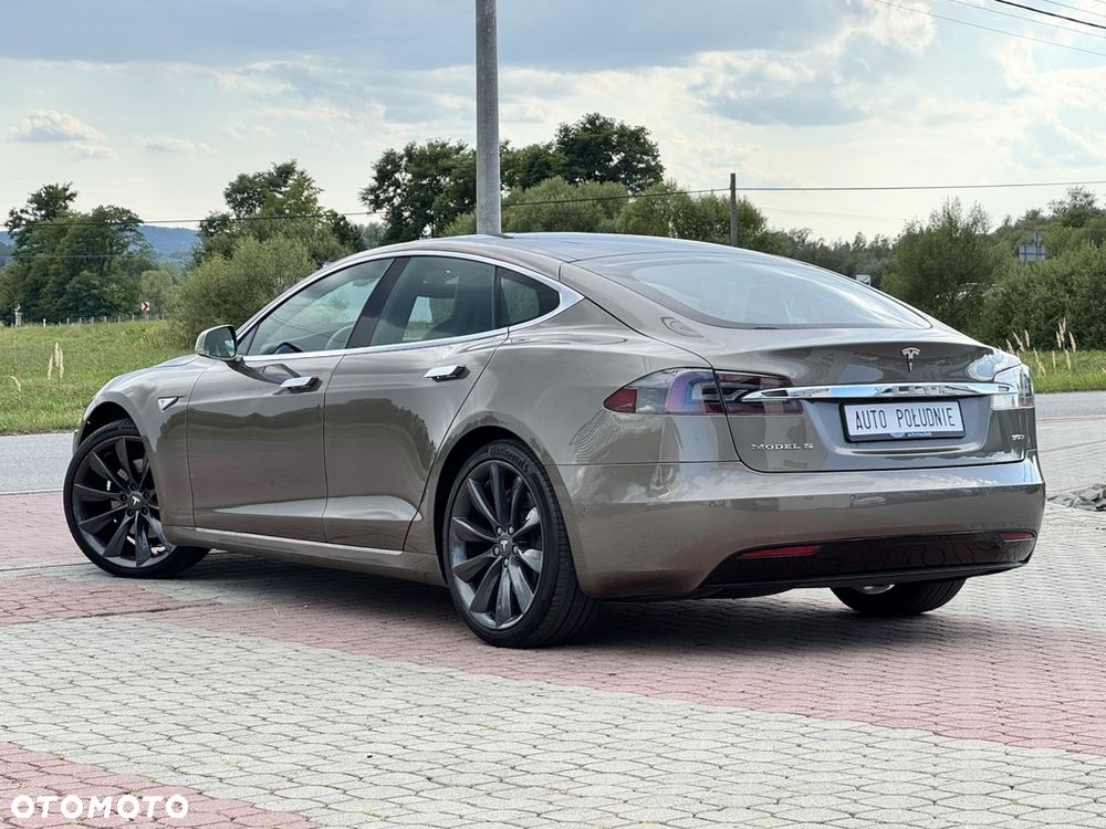 Tesla Model S - 4