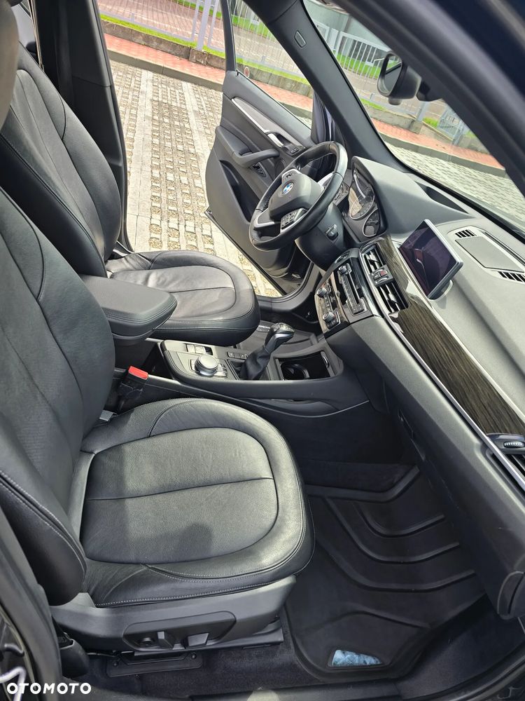 BMW X1 xDrive25i Sport Line sport - 6