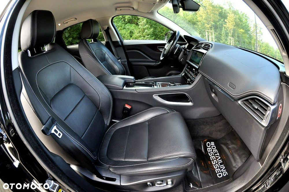 Jaguar F-Pace 2.0 i4D AWD R-Sport - 8