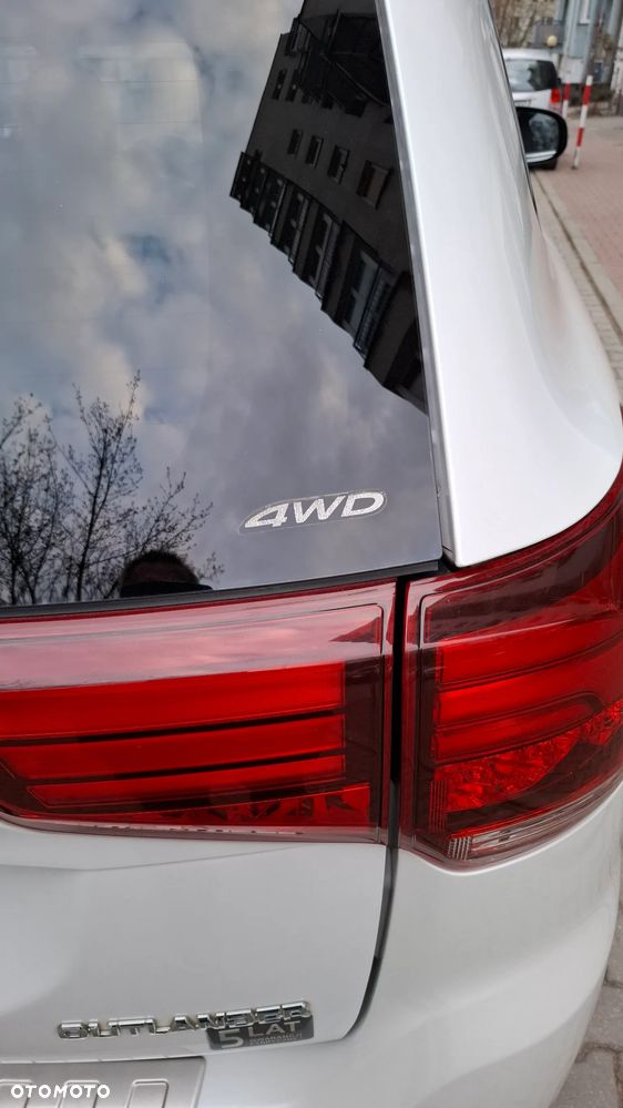 Mitsubishi Outlander 2.0 Intense + Navi 4WD CVT - 13