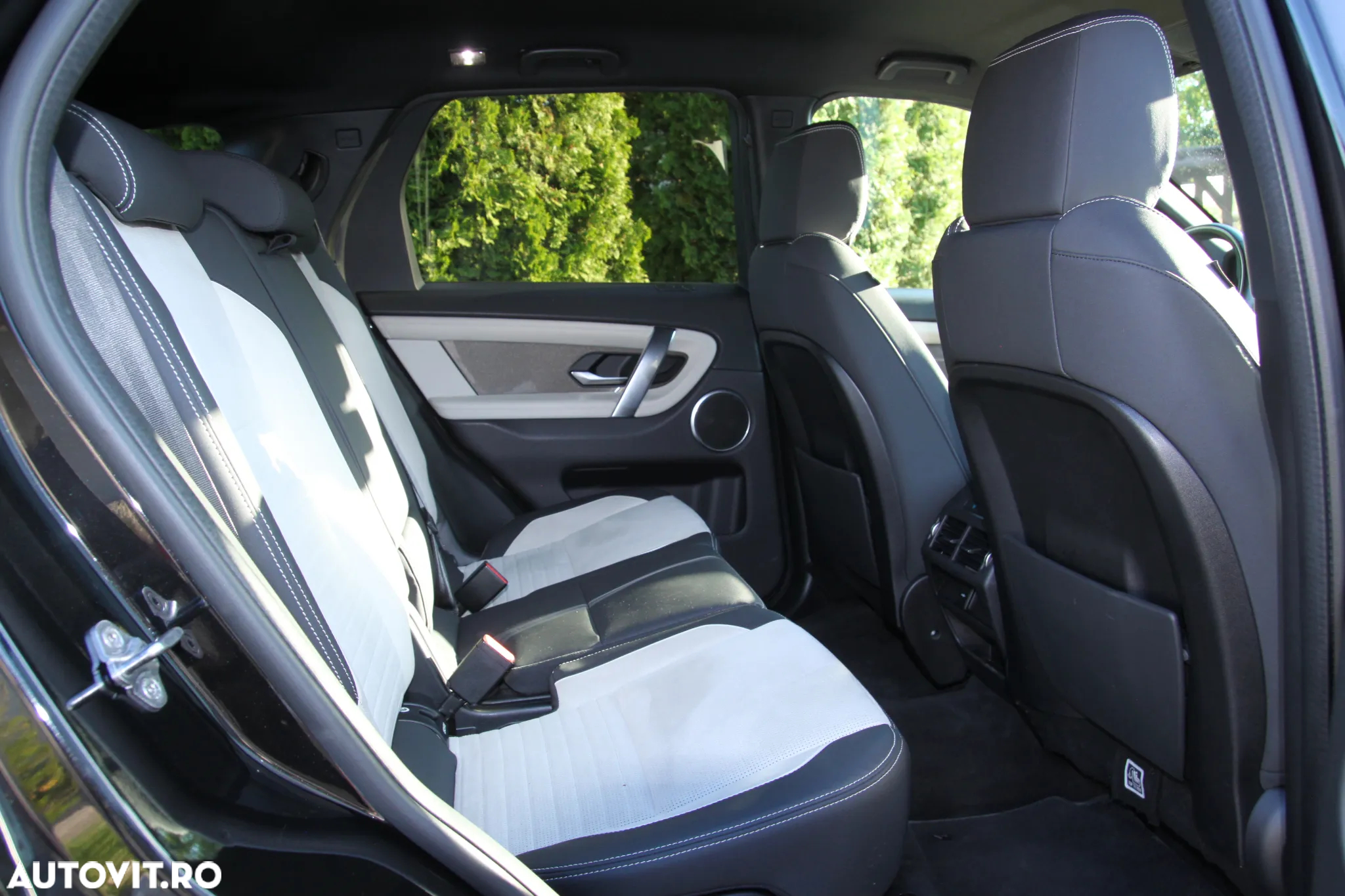 Land Rover Discovery Sport 2.0 D180 R-Dynamic MHEV SE - 12