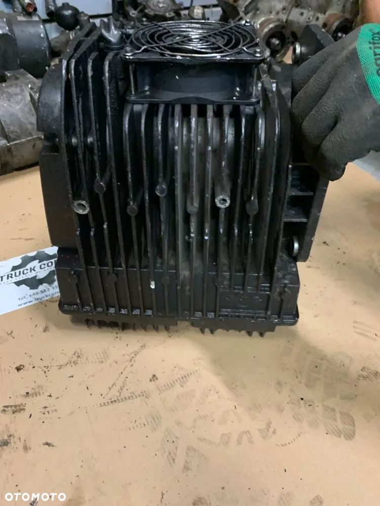Kompresor pneumatyczny do autobusu Volvo B5LH E5 K202733 HCS - 2