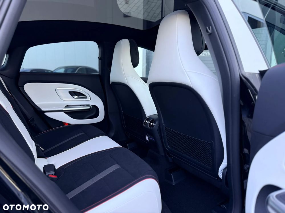 Mercedes-Benz CLA - 32