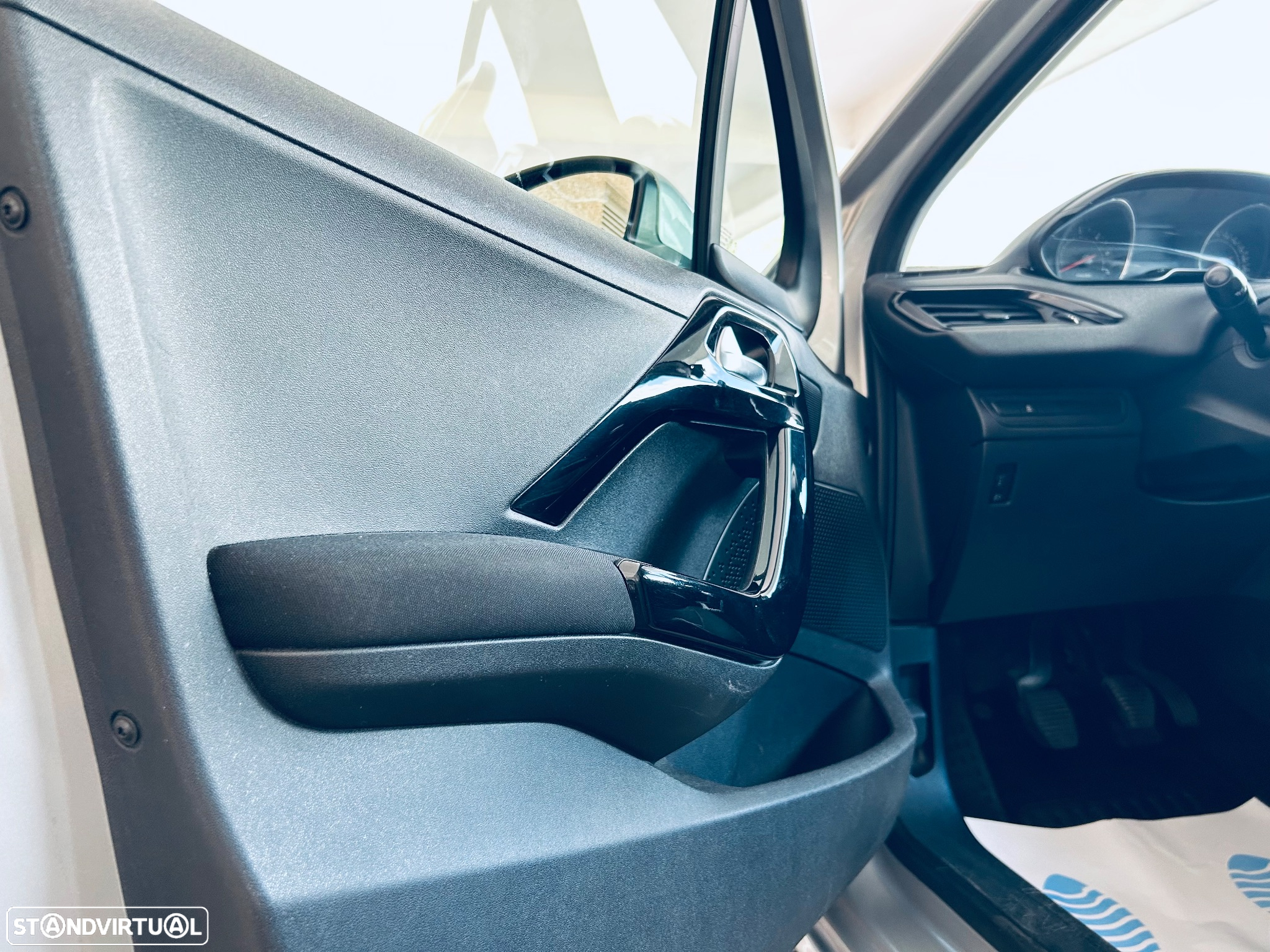 Peugeot 208 1.4 HDi Active - 19