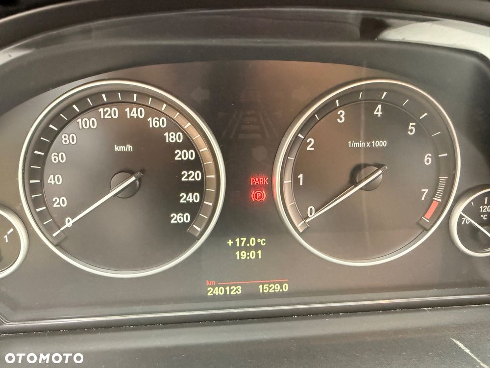 BMW Seria 5 528i - 16