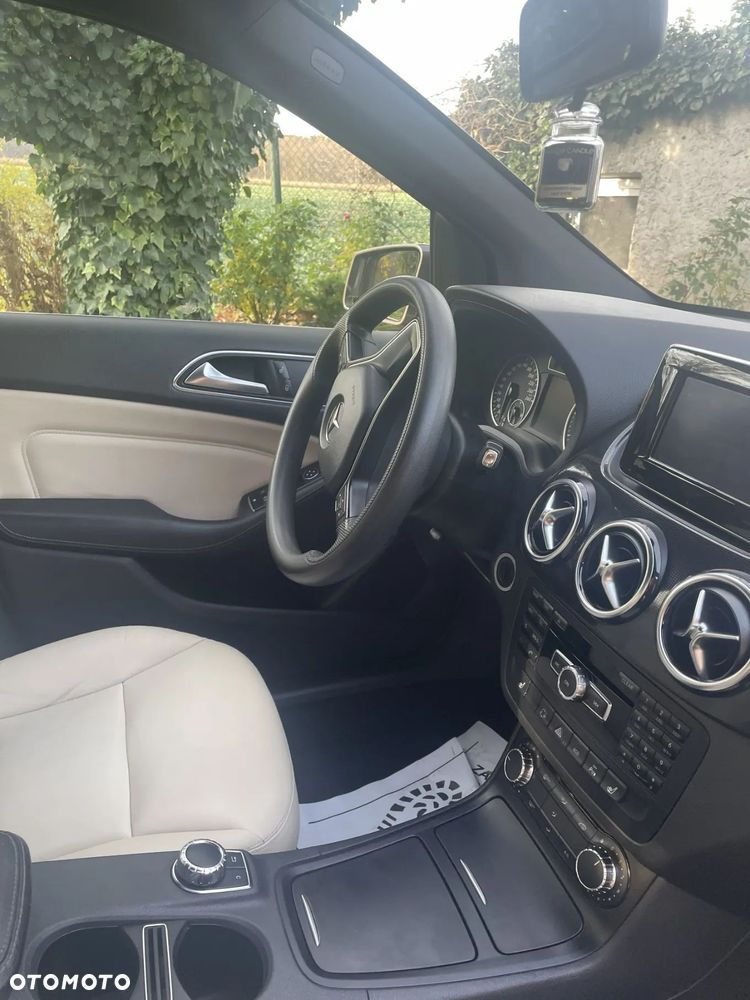 Mercedes-Benz Klasa B 180 7G-DCT - 16