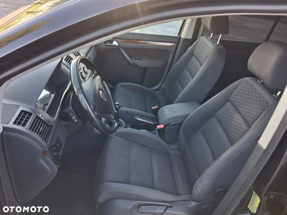 Volkswagen Touran 2.0 TDI DPF Trendline - 23