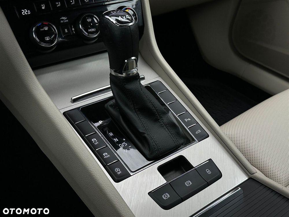 Skoda Superb 2.0 TSI 4x4 L&K DSG - 17