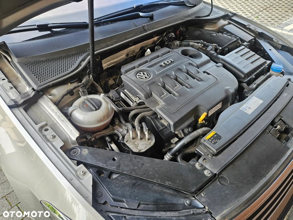 Volkswagen Passat - 13