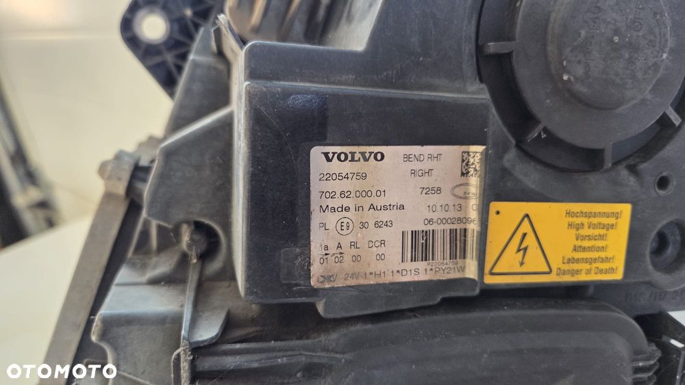 Lampa przednia reflektor xenon czarna Volvo FH4 22054759 - 4