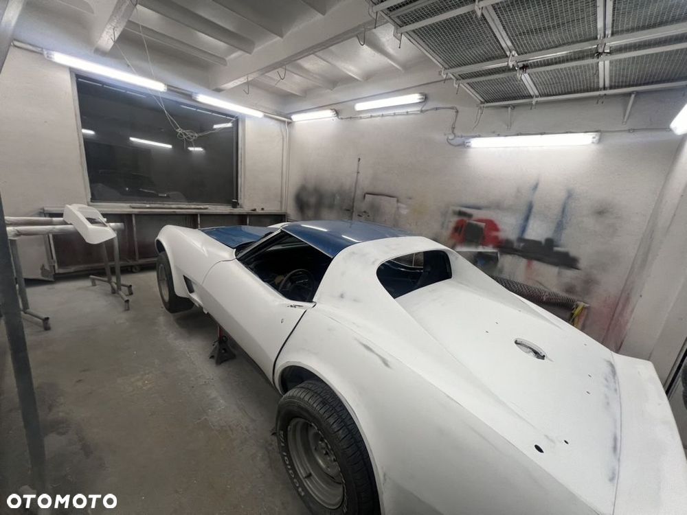 Chevrolet Corvette - 3