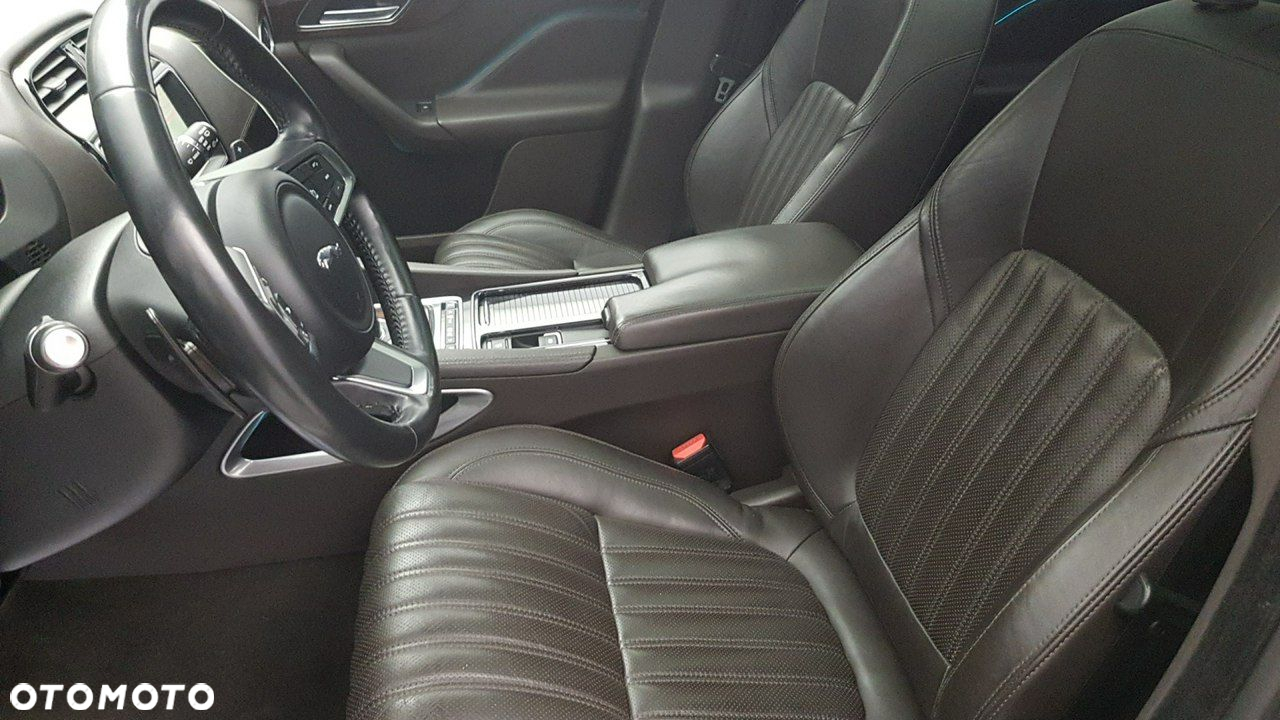 Jaguar F-Pace - 21