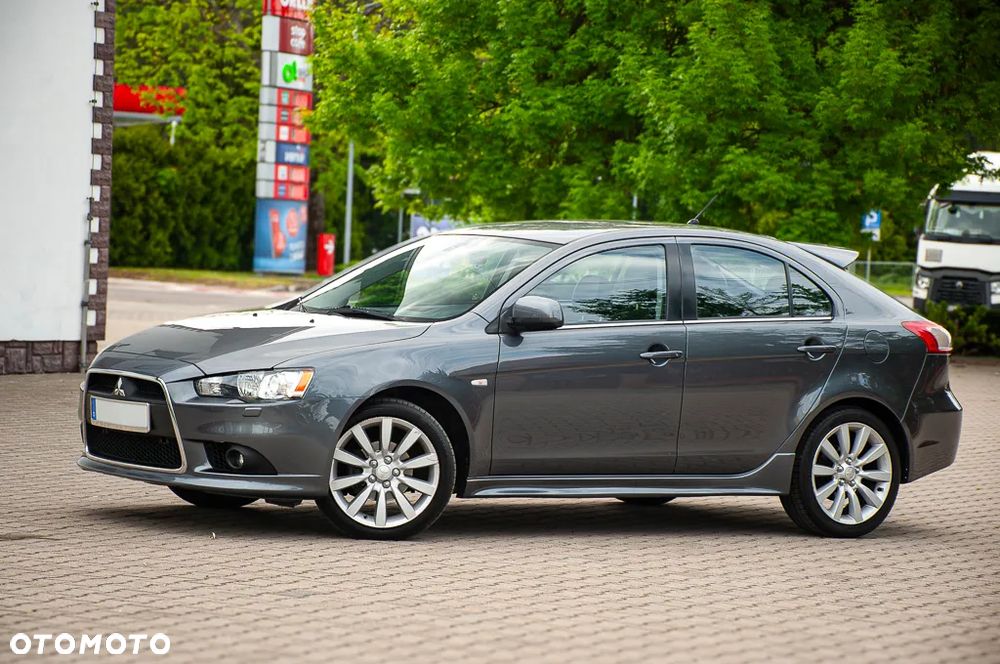 Mitsubishi Lancer 1.8 CVT Intense - 29