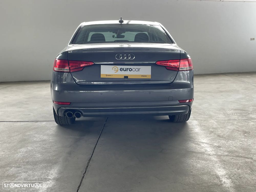 Audi A4 2.0 TDI ultra S tronic sport - 4