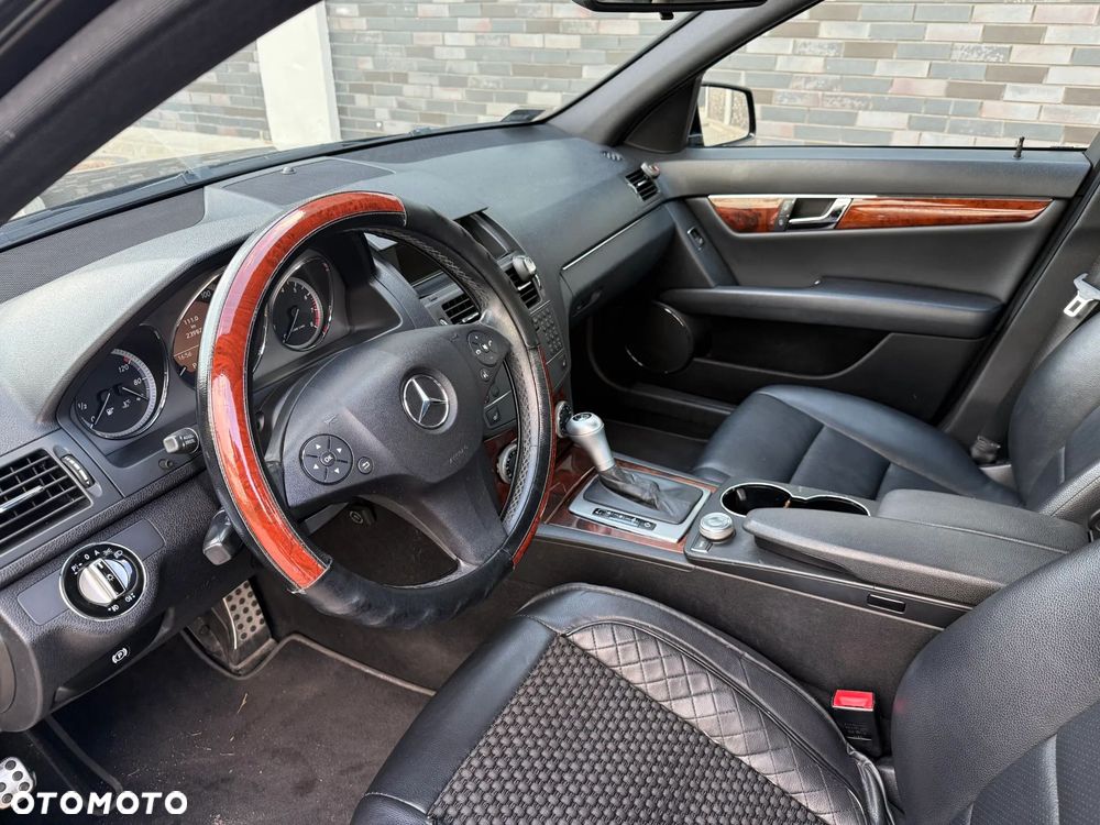 Mercedes-Benz Klasa C 300 4Matic 7G-TRONIC Elegance - 7