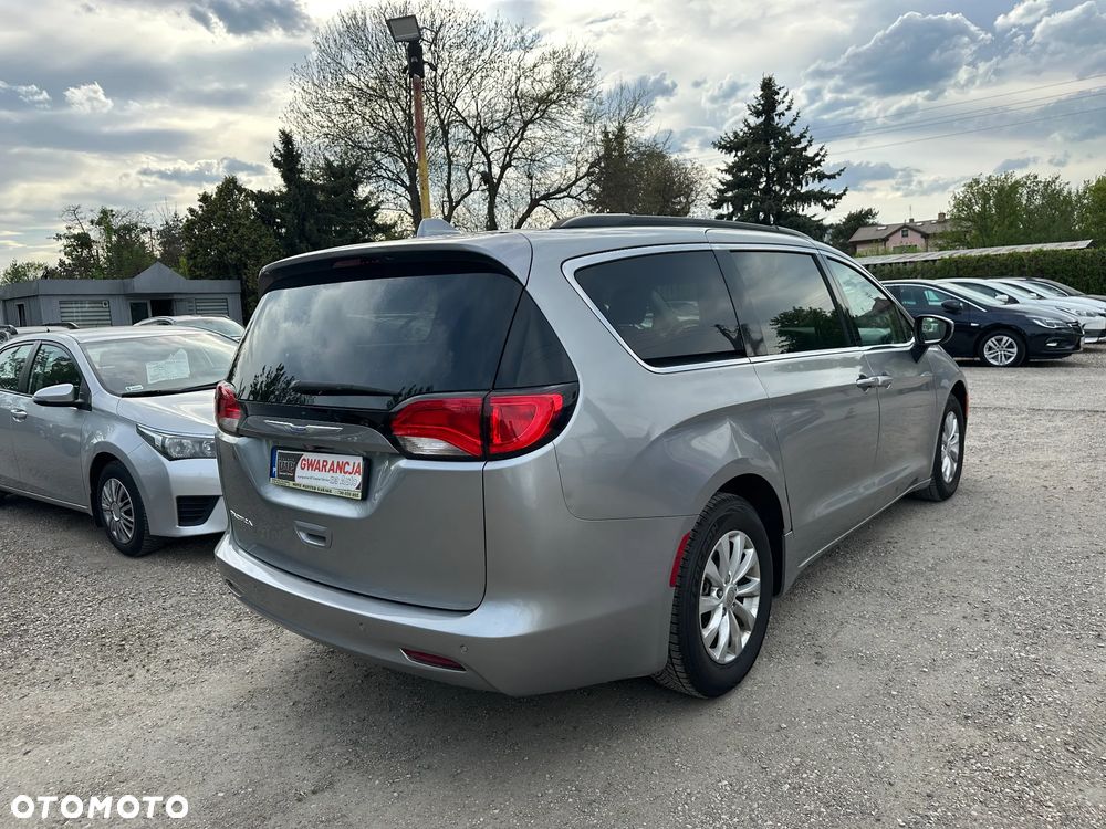 Chrysler Pacifica - 10