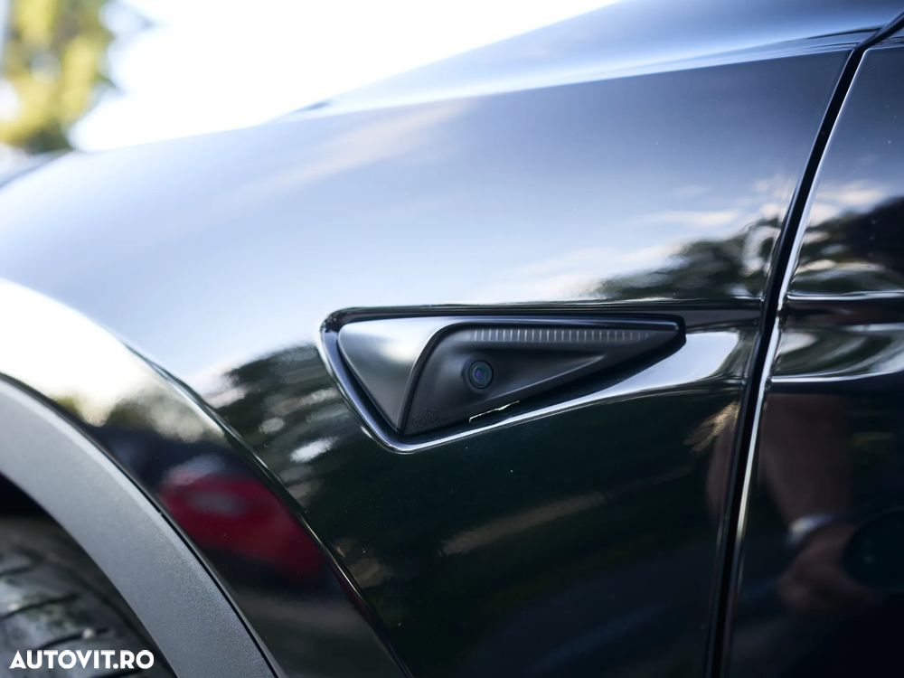 Tesla Model Y - 13