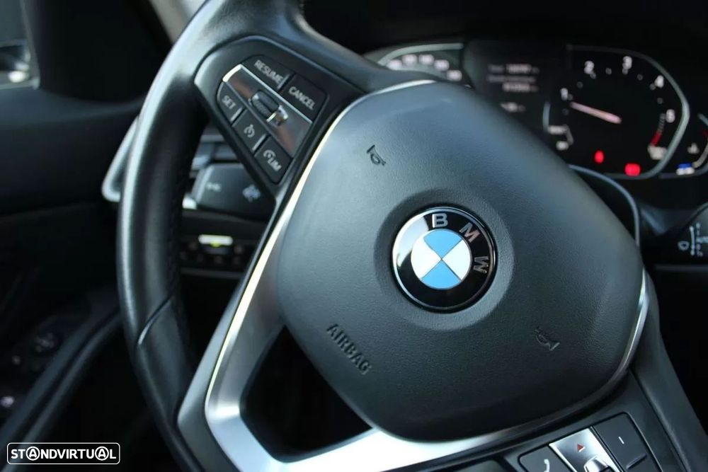 BMW 320 d Line Sport Auto — fotografia 17