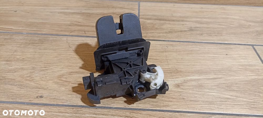 Zamek Klapy Bagażnika Audi A6 C6 Kombi - 2