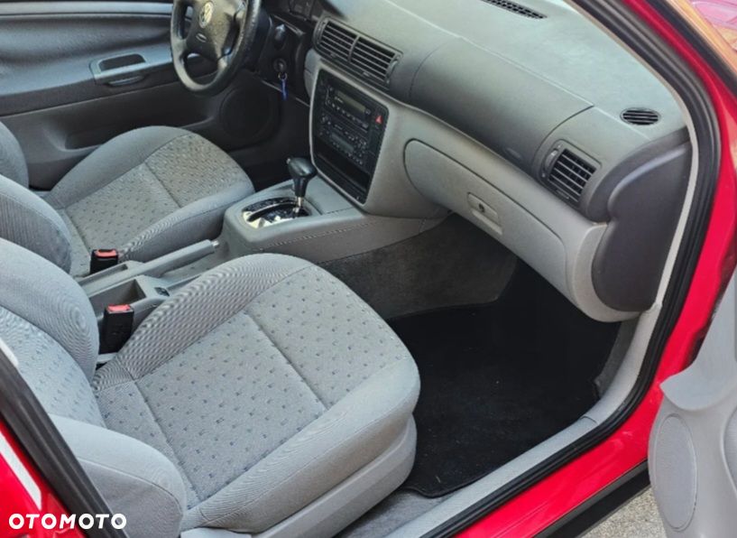 Volkswagen Passat - 13